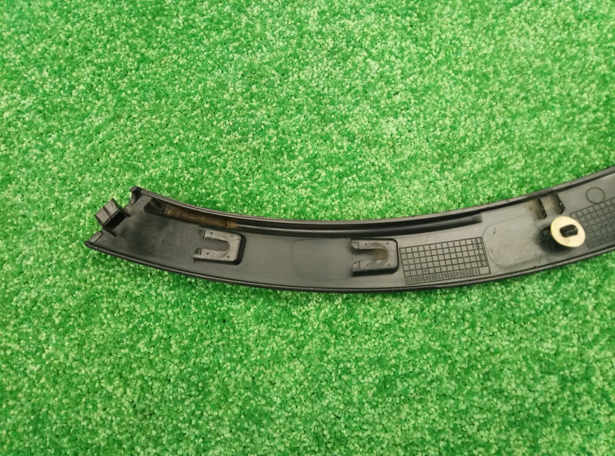 Накладка заднего крыла правого Land Rover Range Rover Evoque  2011-2015 BJ32290E22 на Land Rover Range Rover Evoque 