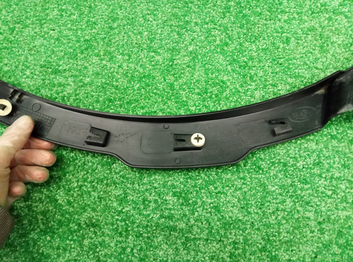 Накладка заднего крыла правого Land Rover Range Rover Evoque  2011-2015 BJ32290E22 на Land Rover Range Rover Evoque 