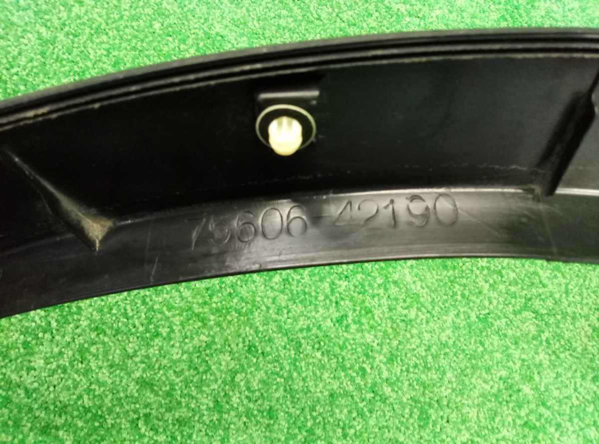 Накладка заднего крыла левого Toyota RAV 4  (CA40) 2012-2015 7560642190 на Toyota RAV 4  (CA40)