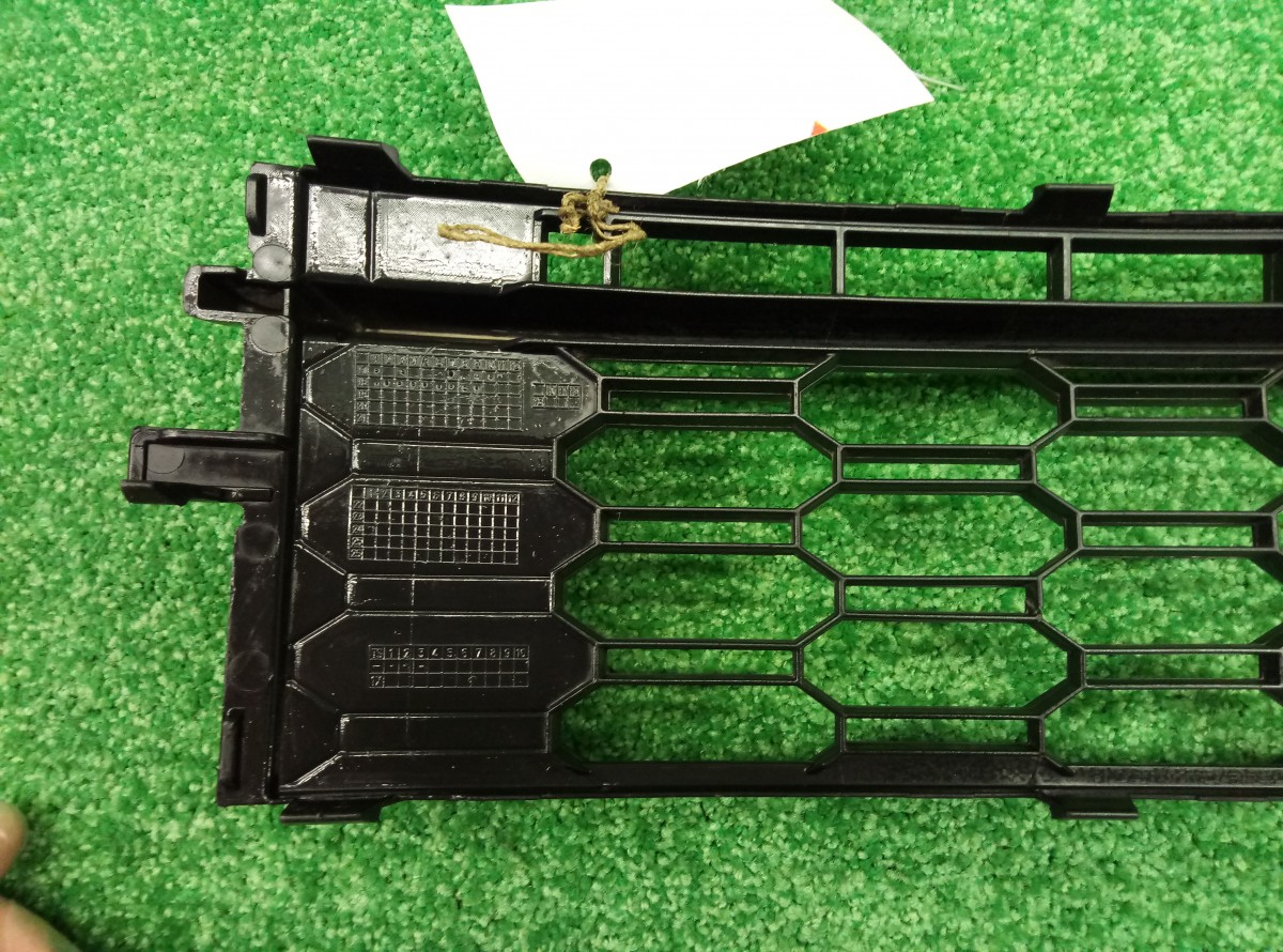 Решетка переднего бампера Skoda Rapid 5JA853677C на Skoda Rapid 