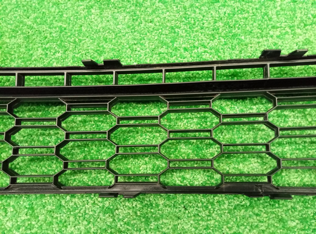 Решетка переднего бампера Skoda Rapid 5JA853677C на Skoda Rapid 