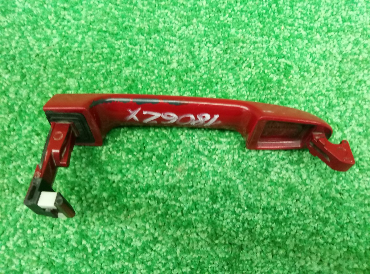 Ручка двери наружная левая Kia Ceed (ED) 2006-2012 Х/Б 826511H010 на Kia Ceed (ED)
