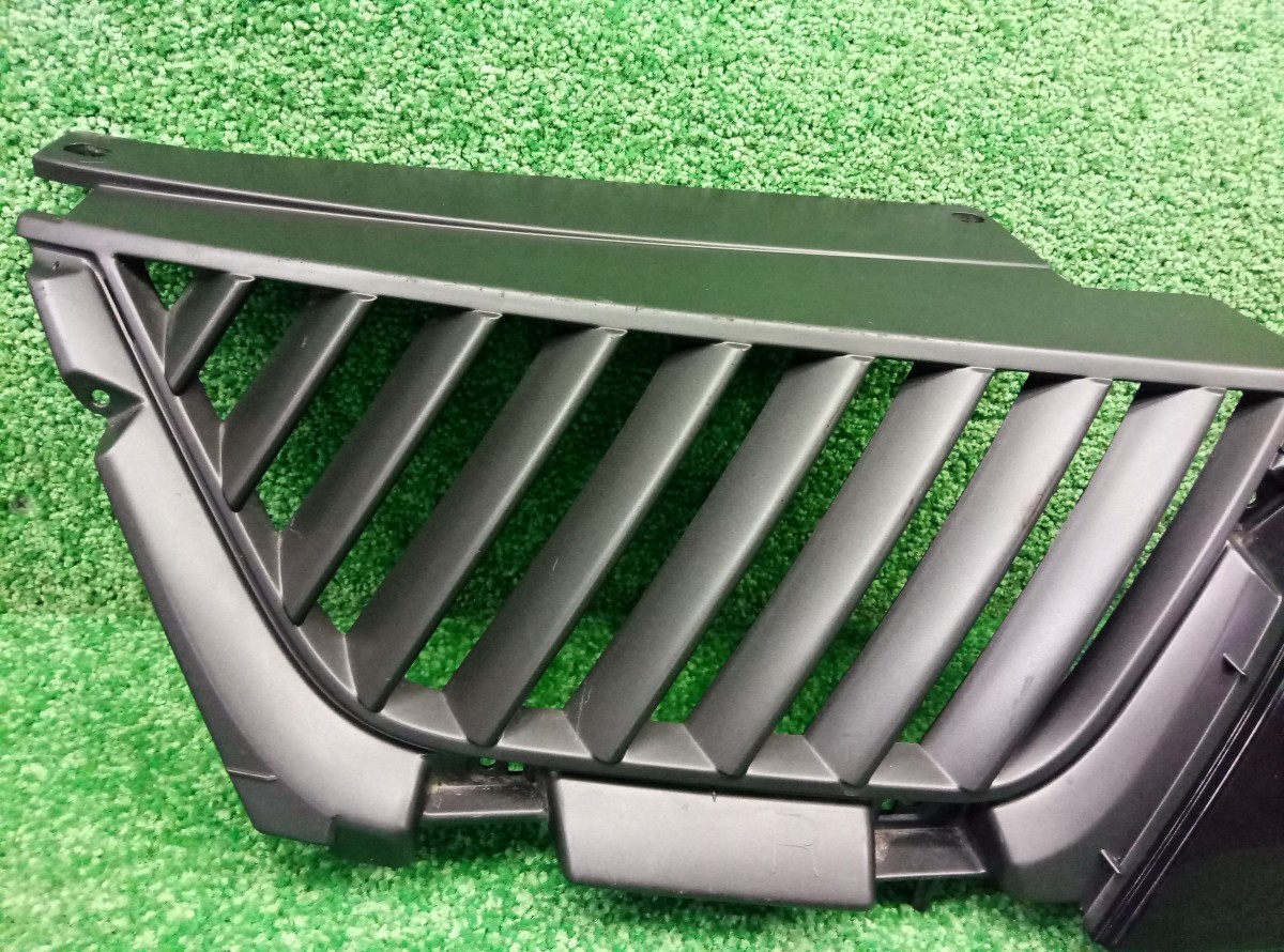 Решетка радиатора Mitsubishi Outlander XL 2006-2009 7450A037ZZ на Mitsubishi Outlander 2