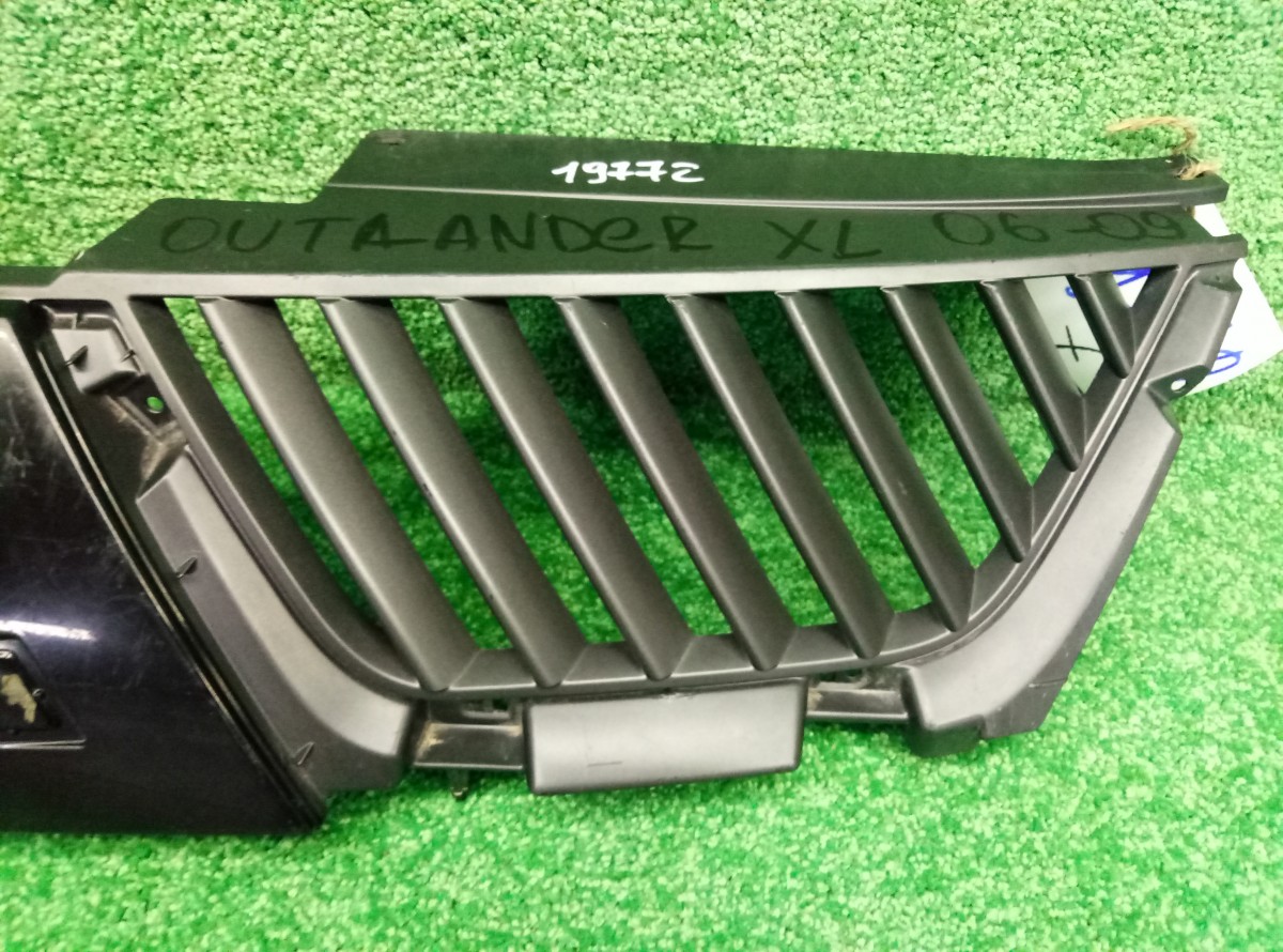 Решетка радиатора Mitsubishi Outlander XL 2006-2009 7450A037ZZ на Mitsubishi Outlander 2