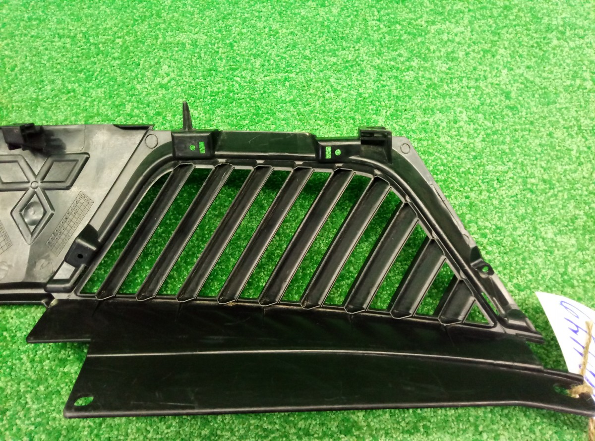 Решетка радиатора Mitsubishi Outlander XL 2006-2009 7450A037ZZ на Mitsubishi Outlander 2