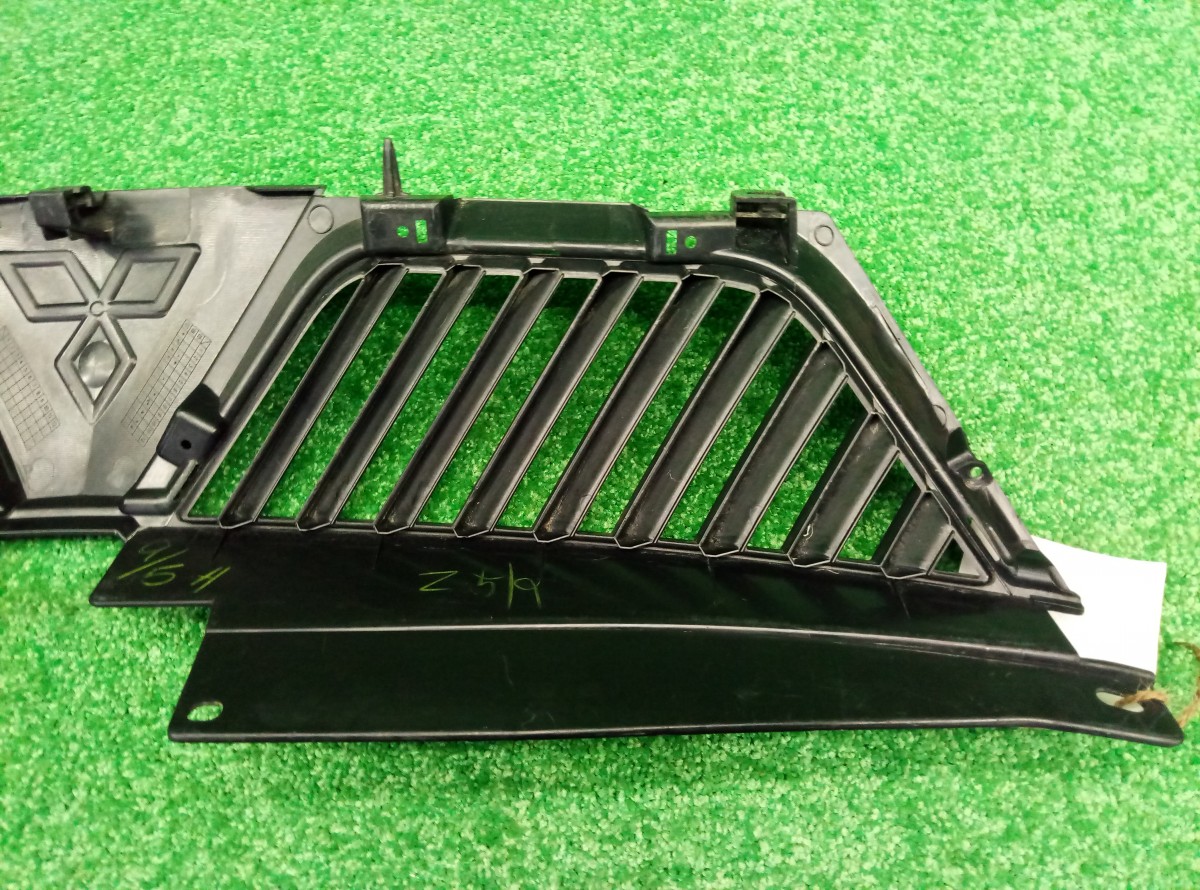 Решетка радиатора Mitsubishi Outlander XL 2006-2009 7450A037ZZ на Mitsubishi Outlander 2