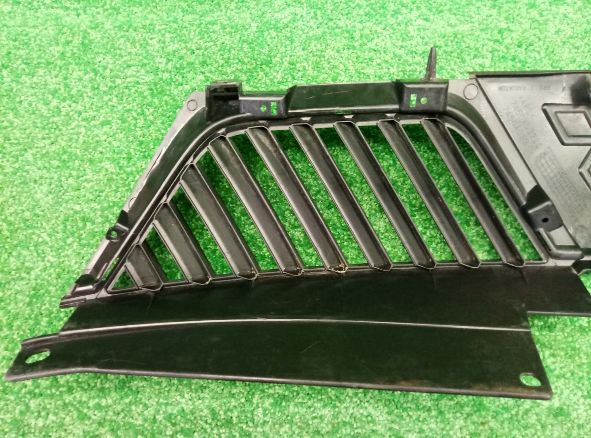 Решетка радиатора Mitsubishi Outlander 2 2006-2009 7450A037ZZ на Mitsubishi Outlander 2
