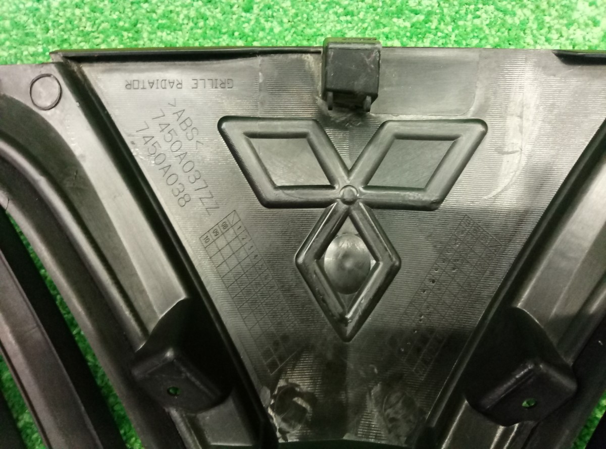 Решетка радиатора Mitsubishi Outlander 2 2006-2009 7450A037ZZ на Mitsubishi Outlander 2