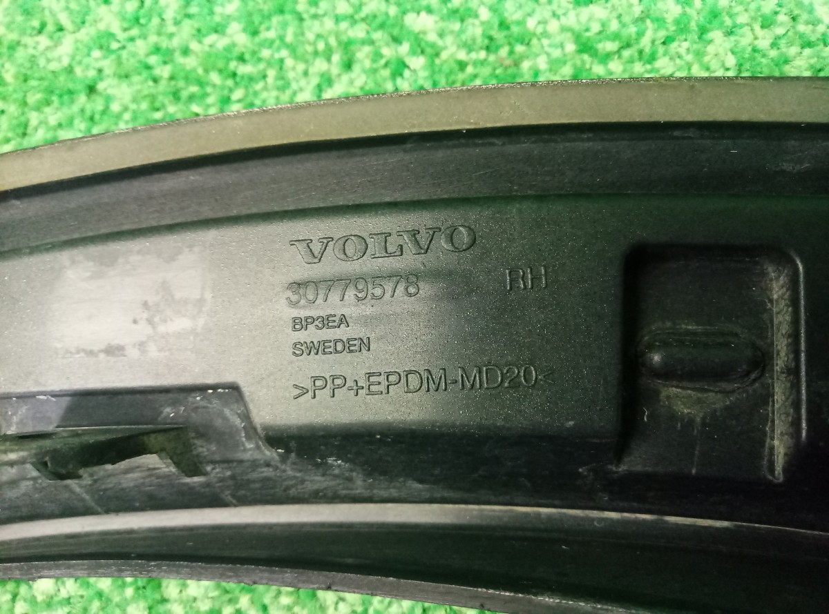 Накладка переднего крыла правого Volvo XC90  2002-2006 30779578 на Volvo XC90 