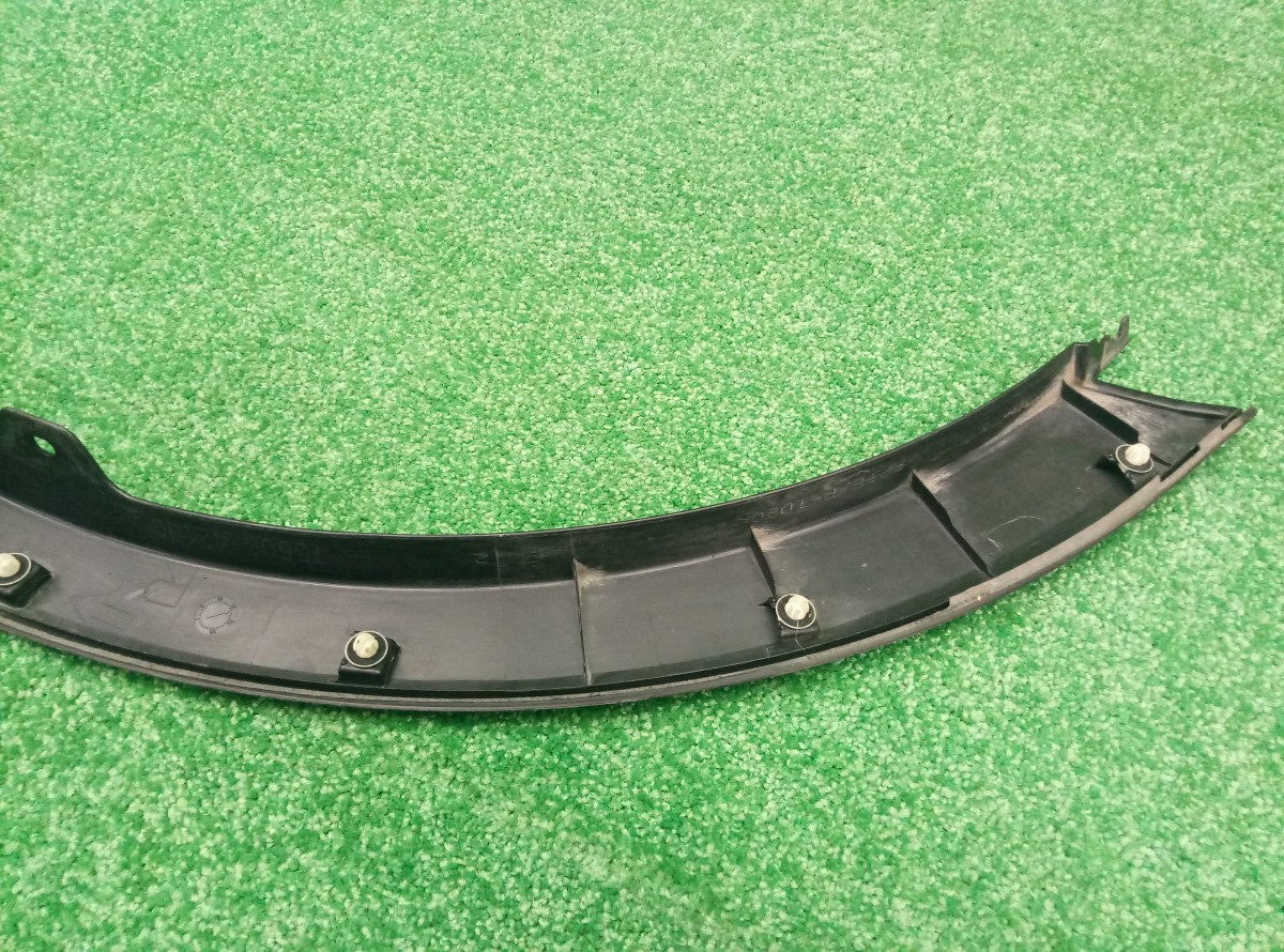 Накладка на крыло задняя левая Toyota Rav4 2016 7560642130 на Toyota RAV 4  (CA40)