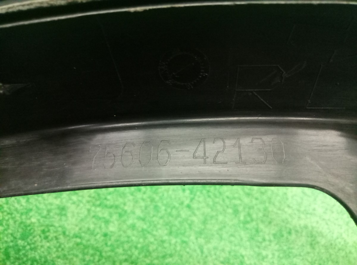 Накладка на крыло задняя левая Toyota Rav4 2016 7560642130 на Toyota RAV 4  (CA40)