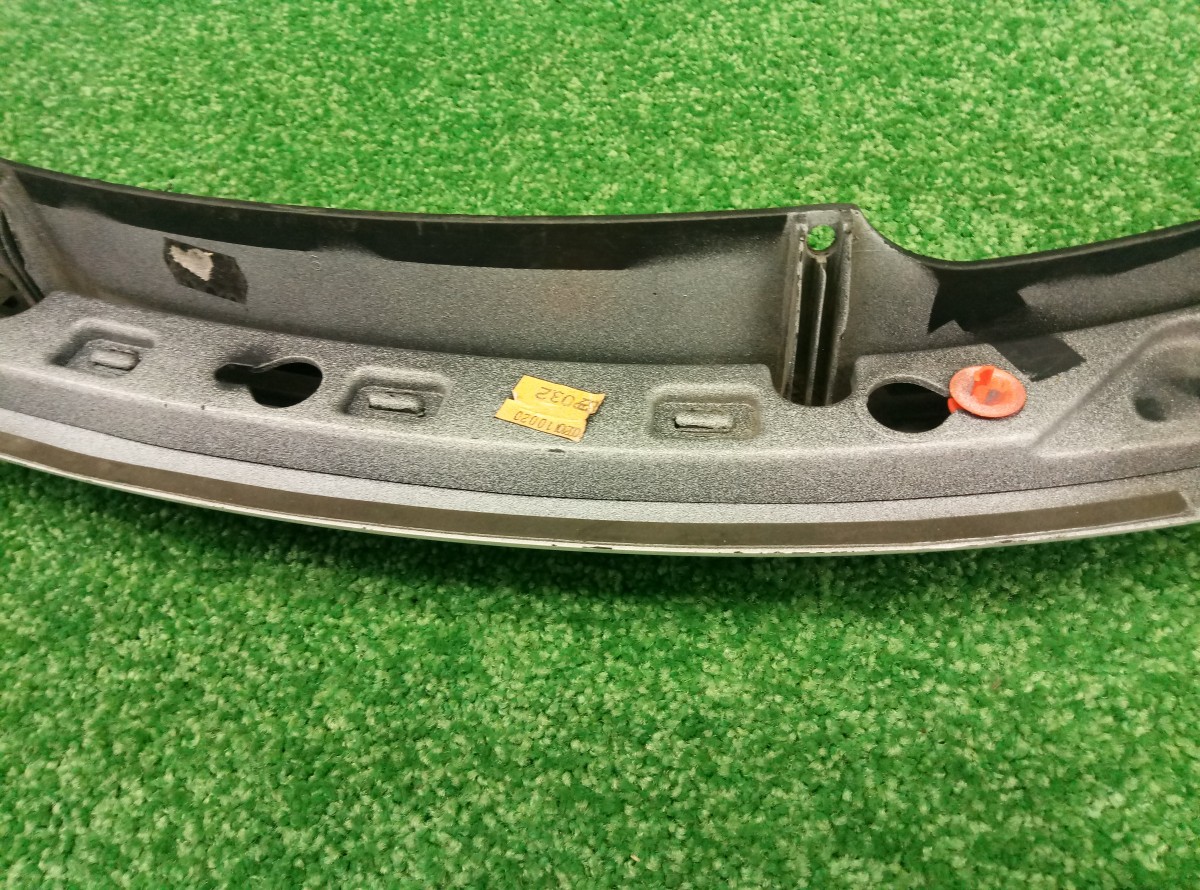 Накладка заднего крыла правого Volvo XC90  2002-2006  30779580 на Volvo XC90 