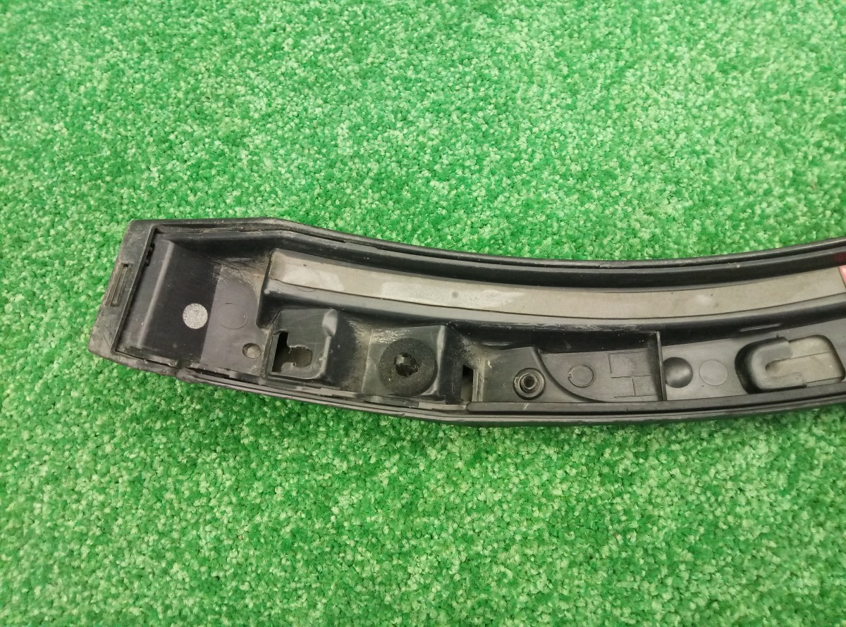 Накладка заднего крыла левого Audi Q3  2011-2014 8U0853817 на Audi Q3 