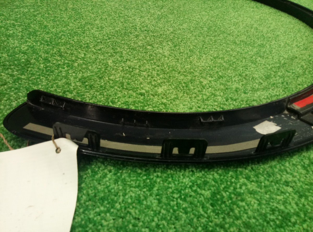 Накладка заднего крыла правого Audi Q3  2011-2014 8U0853818 на Audi Q3 