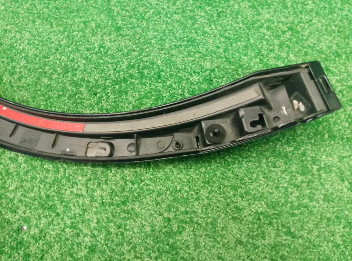 Накладка заднего крыла правого Audi Q3  2011-2014 8U0853818 на Audi Q3 