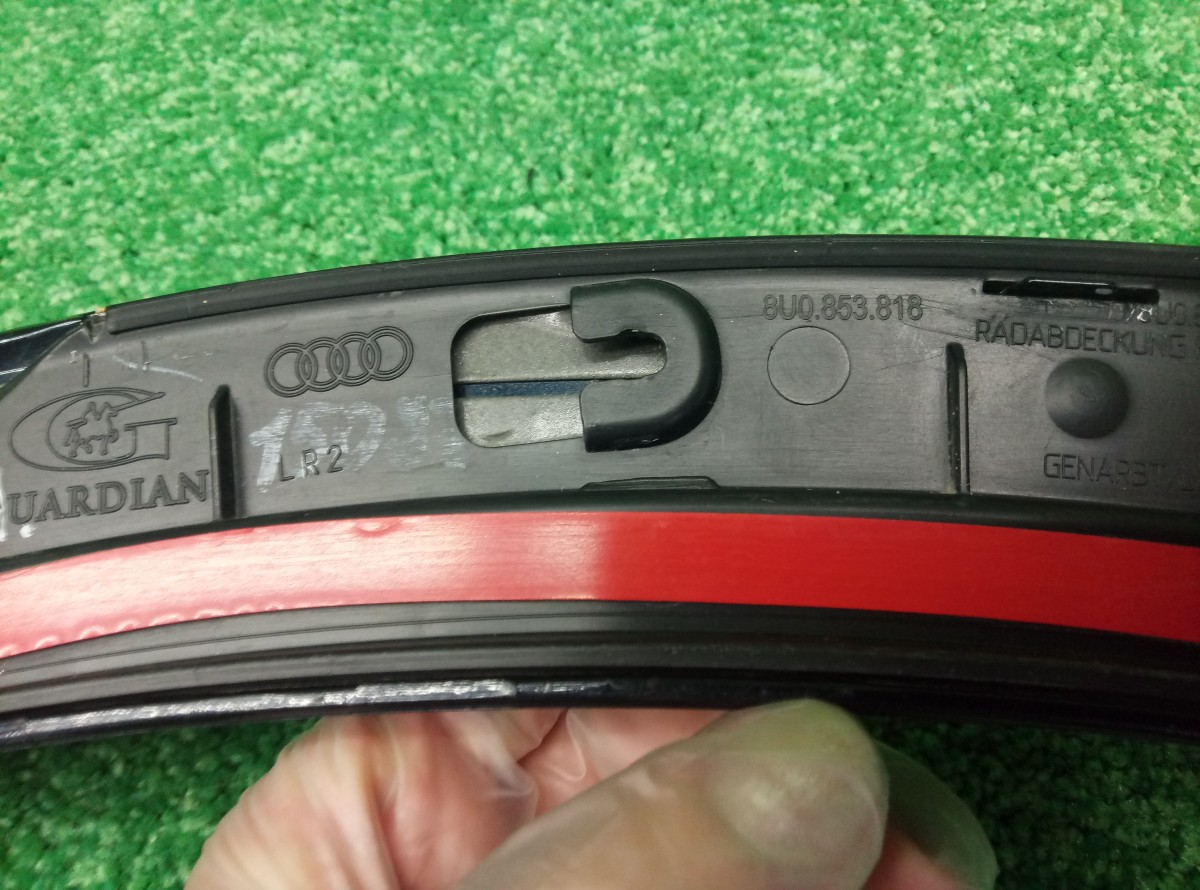 Накладка заднего крыла правого Audi Q3  2011-2014 8U0853818 на Audi Q3 