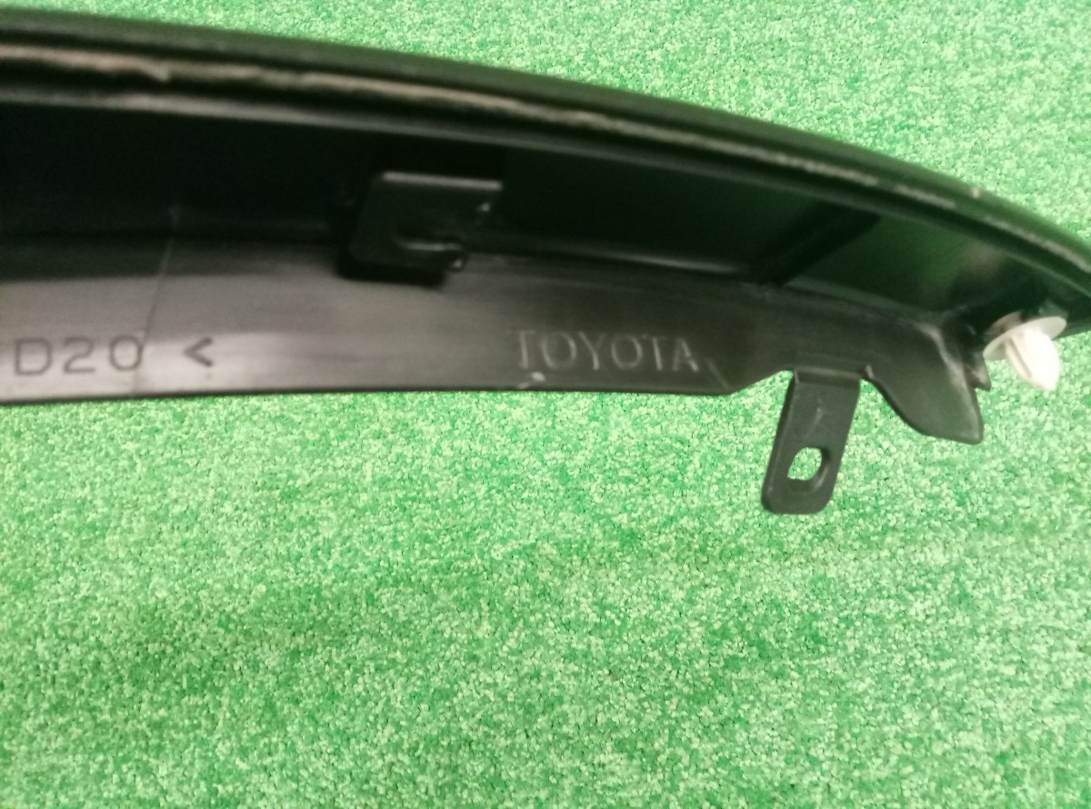 Накладка крыла переднего левого Toyota RAV4 CA40     7560242100 на Toyota RAV 4  (CA40)