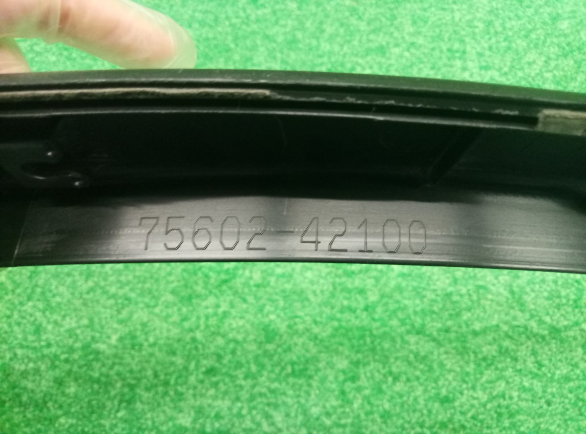 Накладка крыла переднего левого Toyota RAV4 CA40     7560242100 на Toyota RAV 4  (CA40)