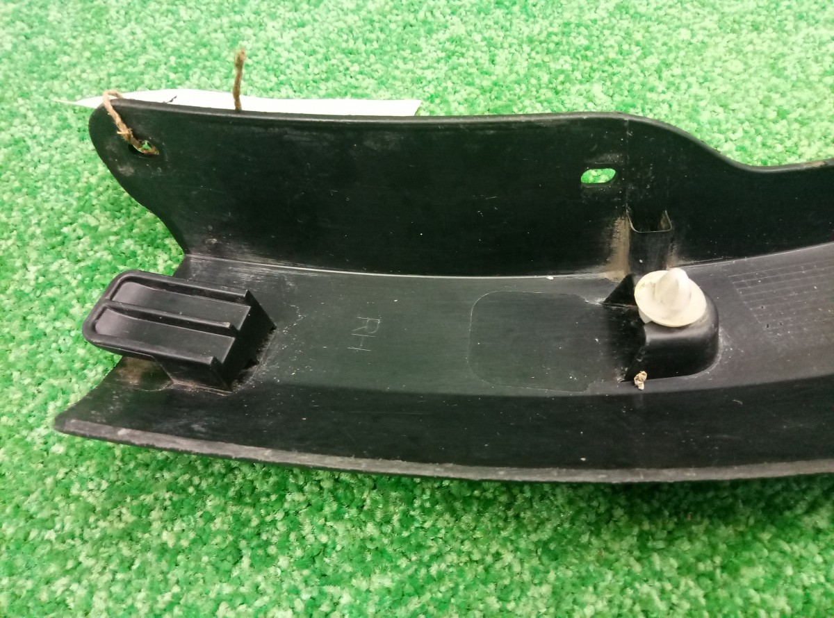Накладка переднего крыла правого Renault Sandero  2009-2014 638746918R на Renault Sandero 