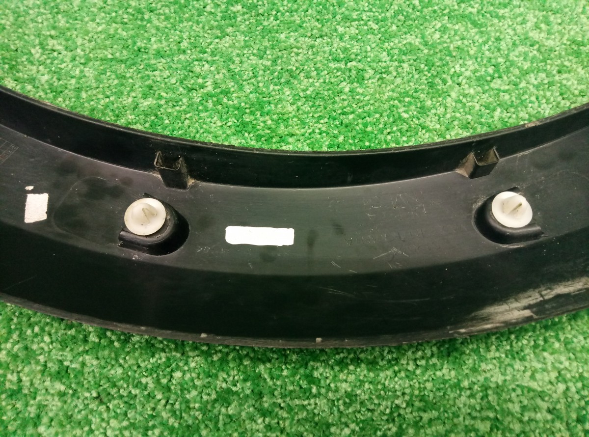 Накладка переднего крыла правого Renault Sandero  2009-2014 638746918R на Renault Sandero 