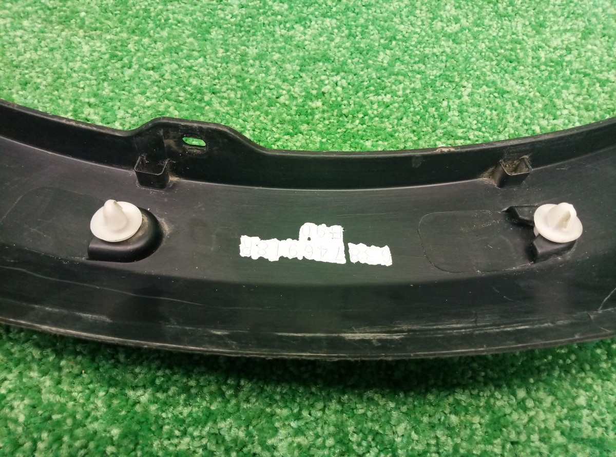 Накладка переднего крыла правого Renault Sandero  2009-2014 638746918R на Renault Sandero 