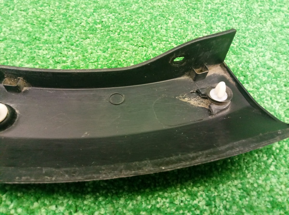 Накладка переднего крыла правого Renault Sandero  2009-2014 638746918R на Renault Sandero 