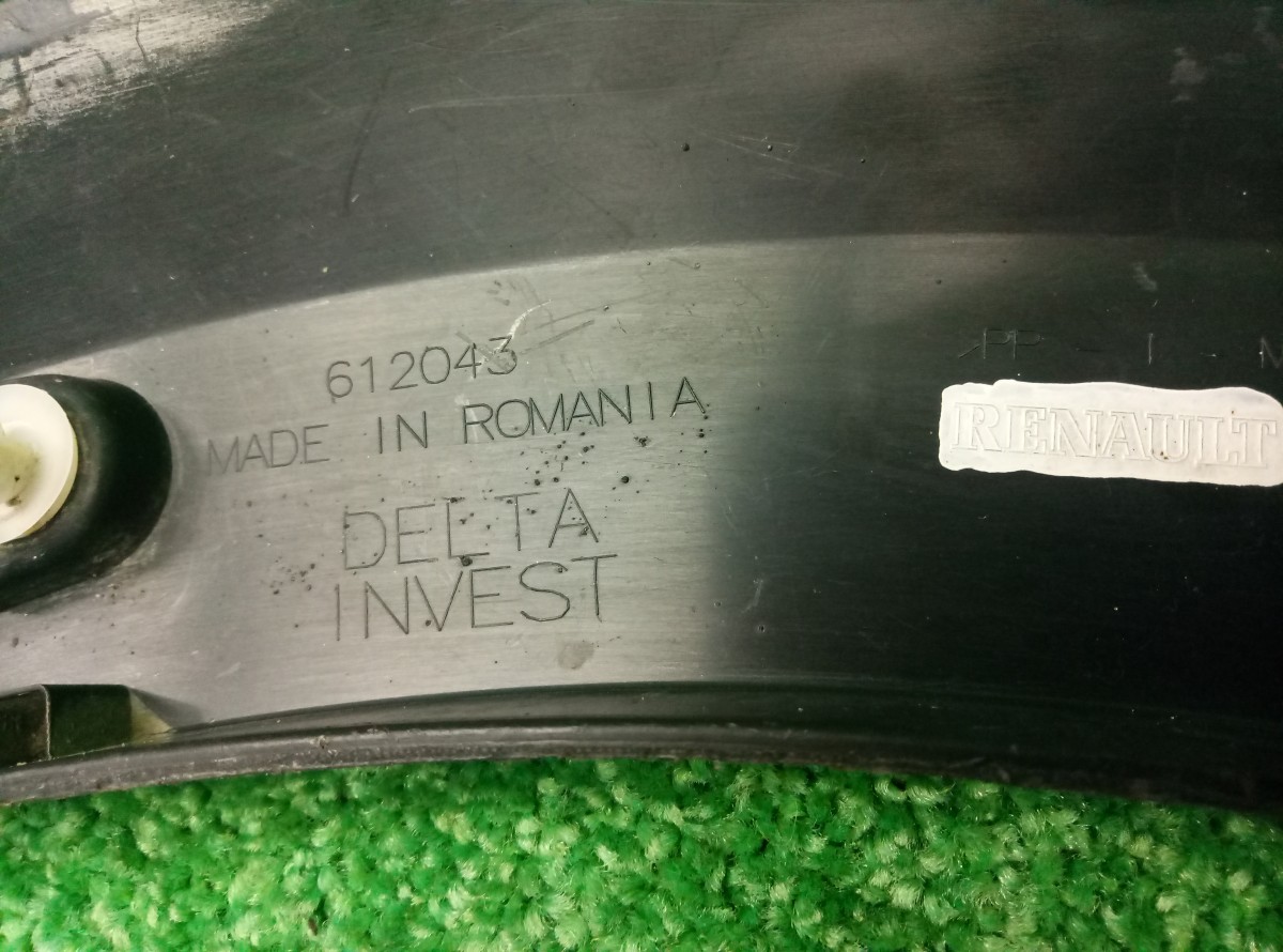 Накладка переднего крыла правого Renault Sandero  2009-2014 638746918R на Renault Sandero 