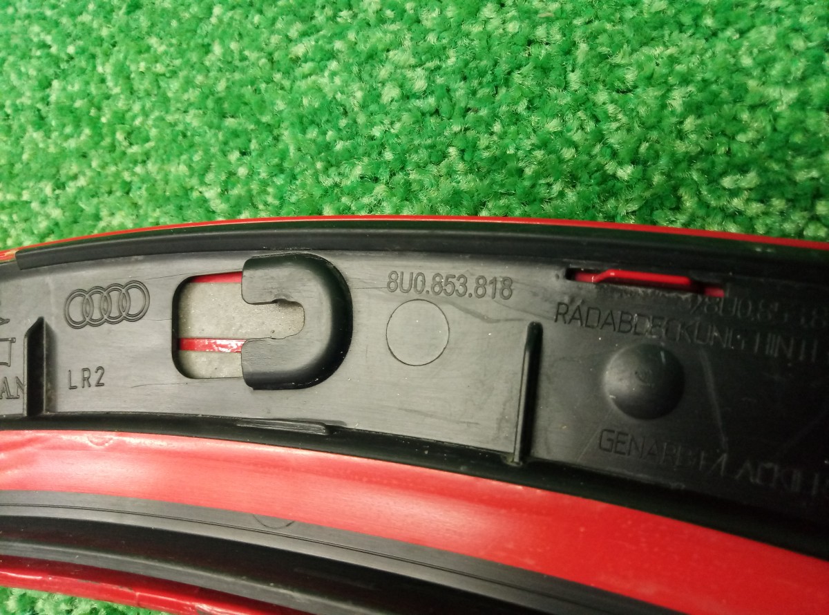 Накладка заднего крыла правого Audi Q3  2011-2014 8U0853818 на Audi Q3 