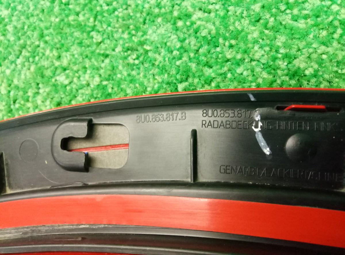 Накладка заднего крыла левого Audi Q7 (4L) 2005-2009 8U0853817A на Audi Q7 (4L)