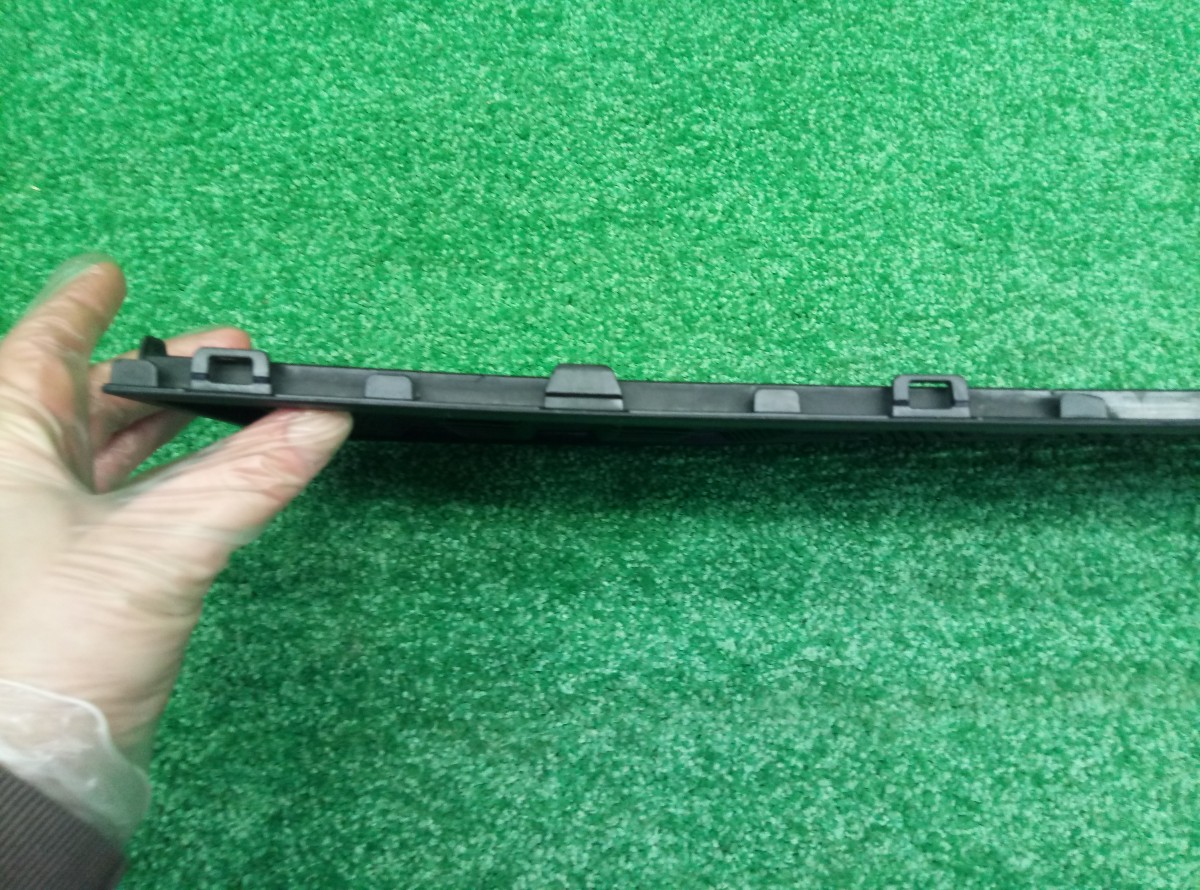 Решетка в бампер центральная BMW 5-Series(F10,F11,F07) 2009-2013 51117903894 на BMW 5-Series(F10,F11,F07)