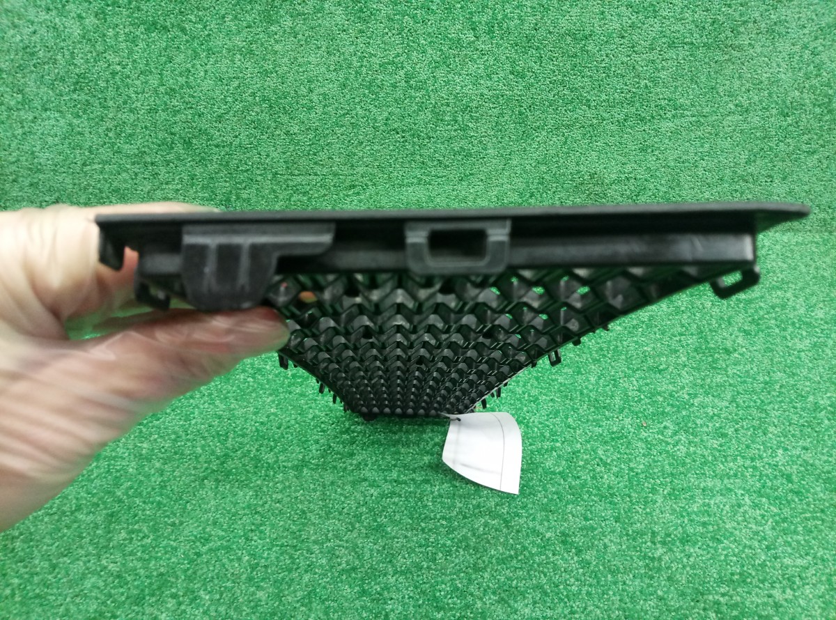 Решетка в бампер центральная BMW 5-Series(F10,F11,F07) 2009-2013 51117903894 на BMW 5-Series(F10,F11,F07)