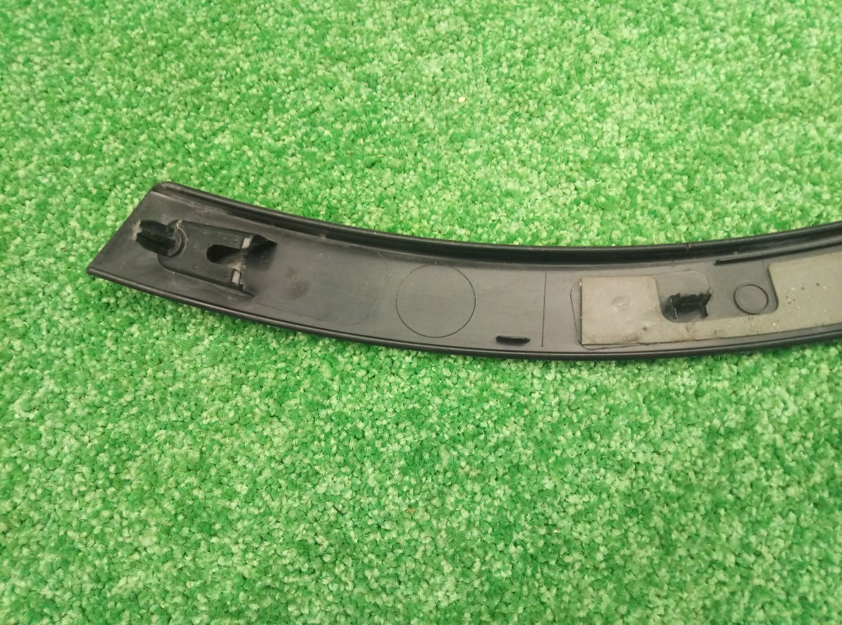 Накладка крыла Land Rover Discovery 5 передняя левая HY3216A075AE на Land Rover Discovery 3