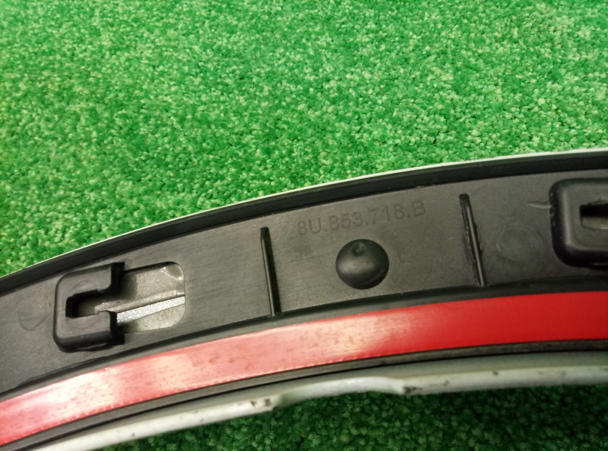 Накладка переднего крыла правого Audi Q3  2011-2014 8U853718B на Audi Q3 