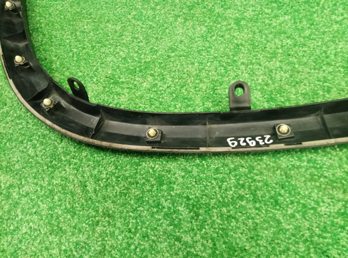 Накладка переднего крыла правого Toyota Fortuner 2  2015  756010K021 на Toyota Land Cruiser Prado 150