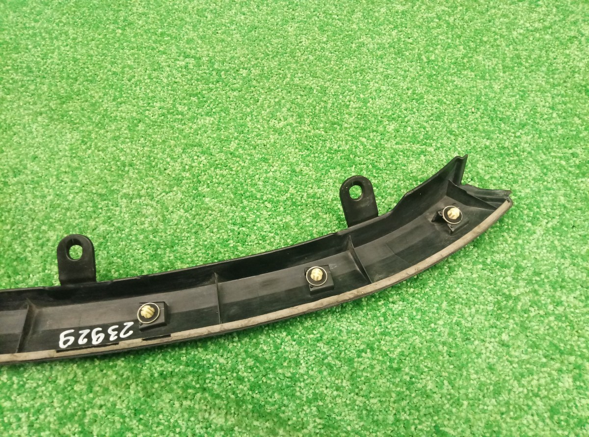 Накладка переднего крыла правого Toyota Fortuner 2  2015  756010K021 на Toyota Land Cruiser Prado 150