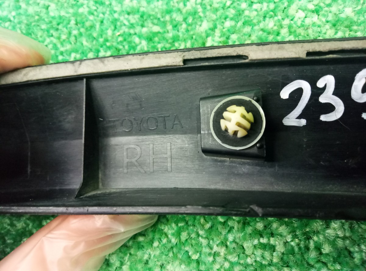 Накладка переднего крыла правого Toyota Fortuner 2  2015  756010K021 на Toyota Land Cruiser Prado 150