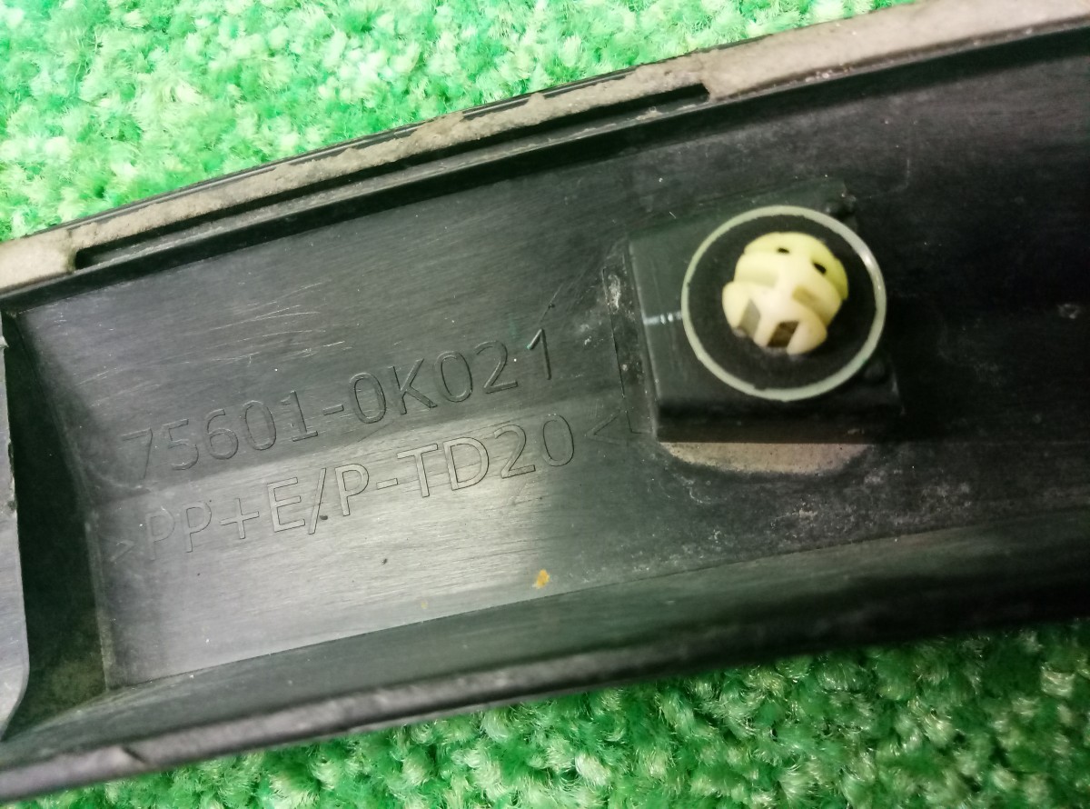 Накладка переднего крыла правого Toyota Fortuner 2  2015  756010K021 на Toyota Land Cruiser Prado 150