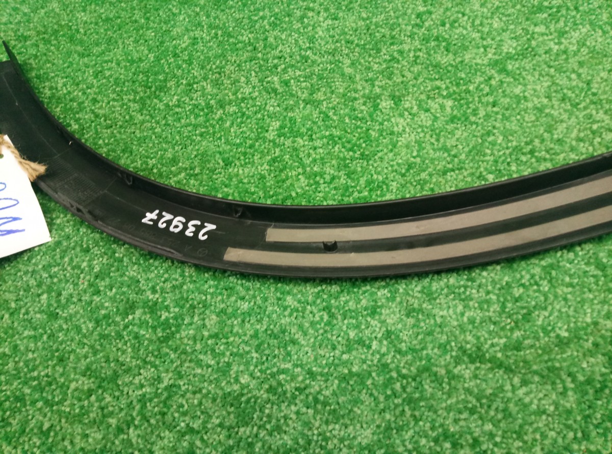 Накладка заднего крыла правого Mercedes Benz GLC X253 2538850822 на Mercedes-Benz GL-Class X164