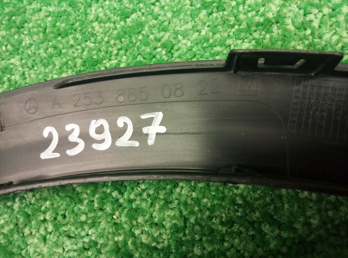 Накладка заднего крыла правого Mercedes Benz GLC X253 2538850822 на Mercedes-Benz GL-Class X164