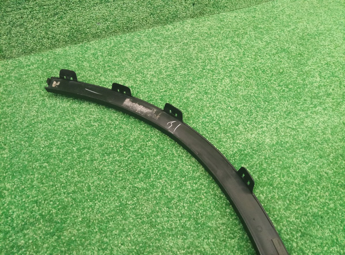 Накладка переднего правого Mercedes-Benz GLE C292 2928856622 на Mercedes-Benz GL-Class X164