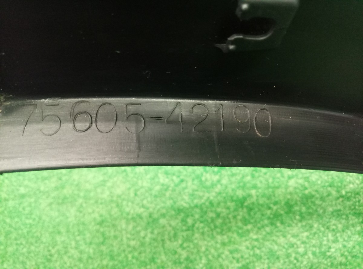 Накладка заднего крыла правого Toyota RAV 4  (CA40) 2012-2015 7560542190  Оригинал на Toyota RAV 4  (CA40)