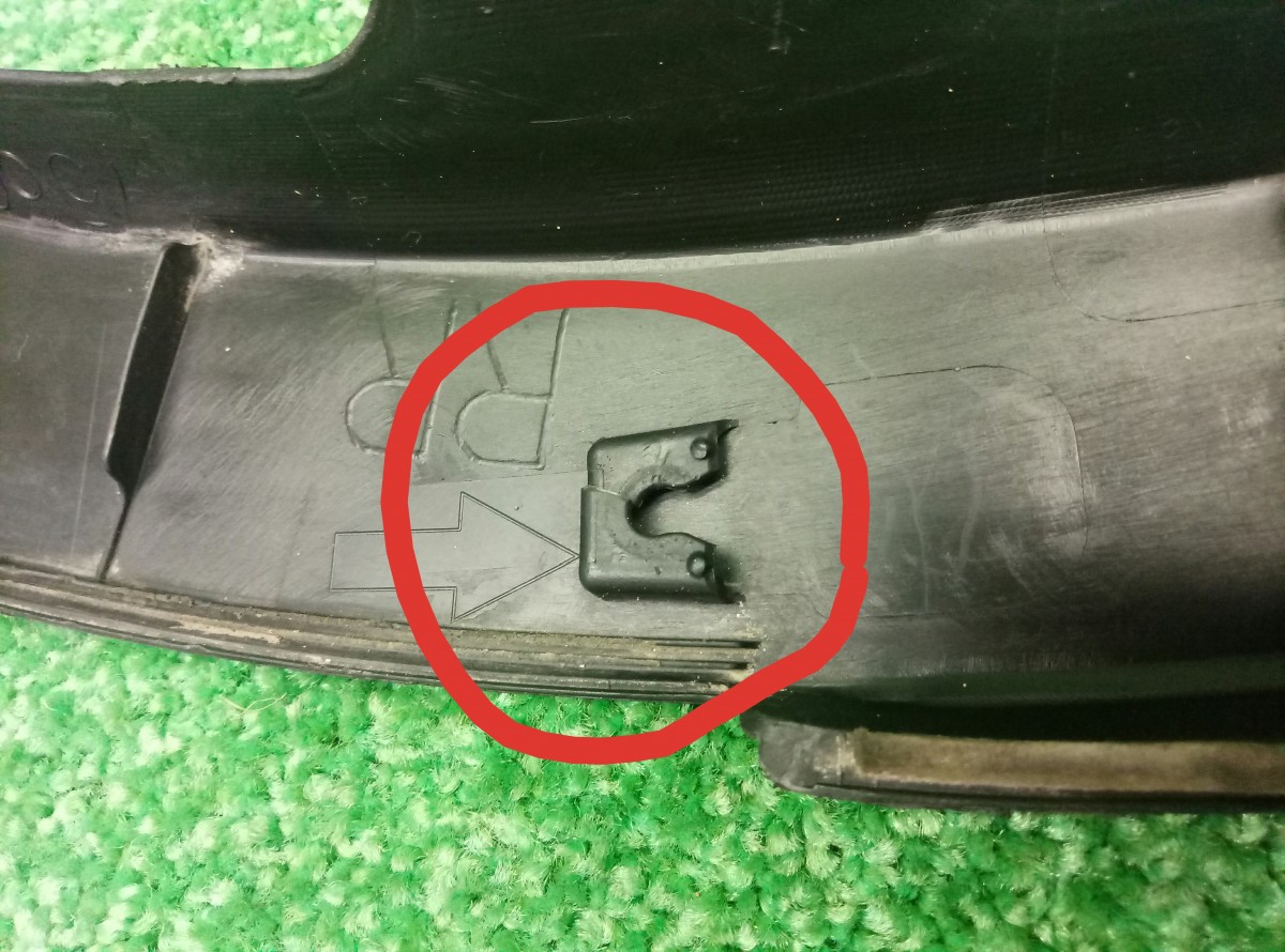 Накладка заднего крыла правого Toyota RAV 4  (CA40) 2012-2015 7560542190 на Toyota RAV 4  (CA40)