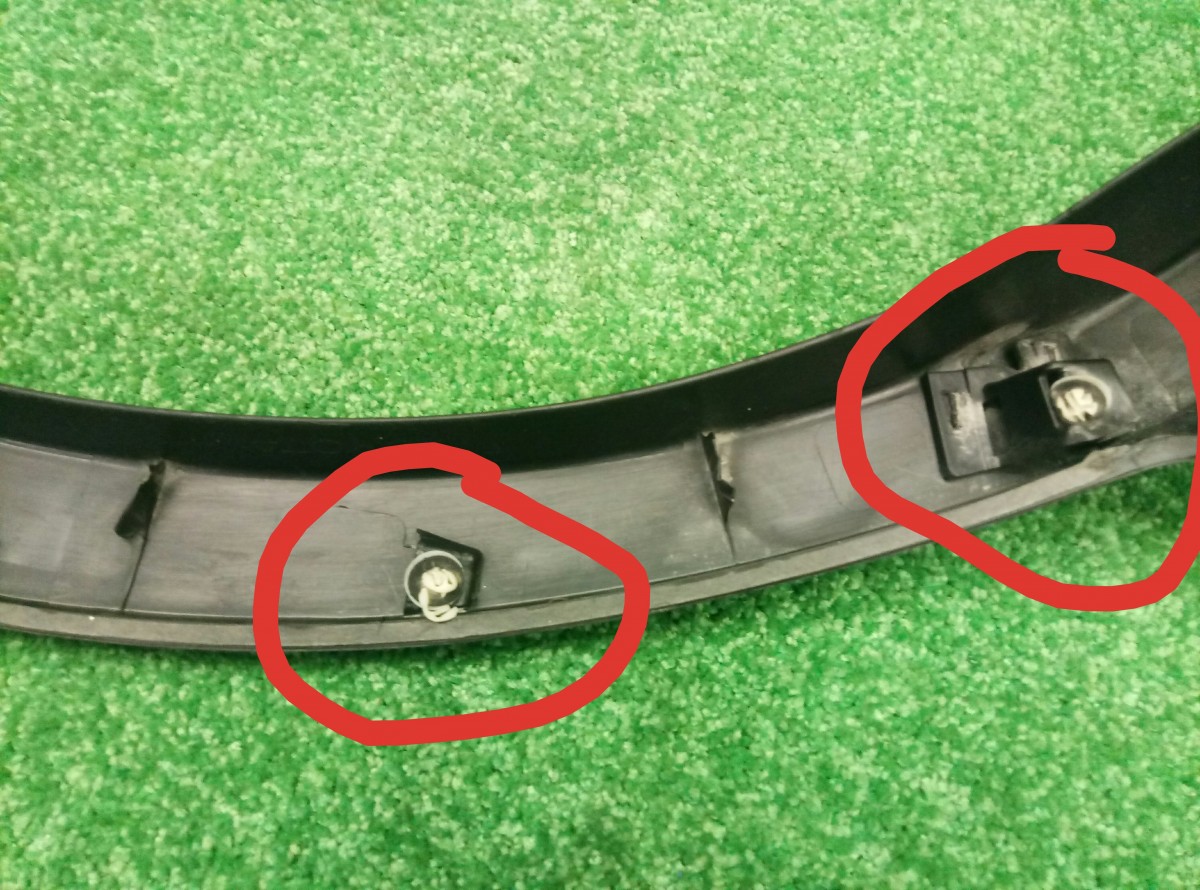 Накладка заднего правого крыла Toyota RAV4 XA40  7560542140 на Toyota RAV 4  (CA40)