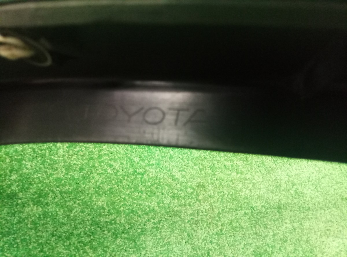 Накладка заднего правого крыла Toyota RAV4 XA40  7560542140 на Toyota RAV 4  (CA40)