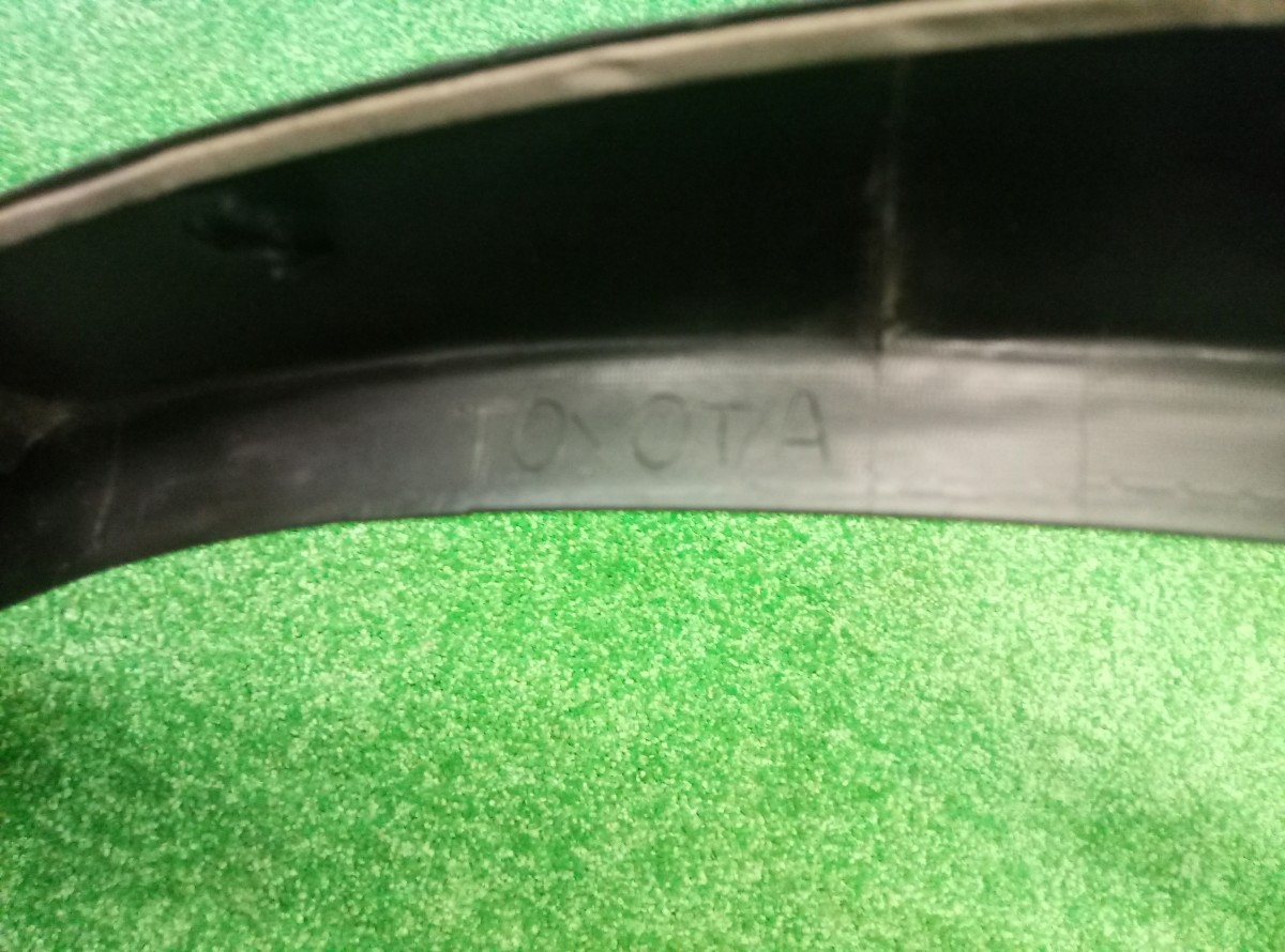 Накладка заднего крыла правого Toyota RAV 4  (CA40) 2012-2015 7560542190 на Toyota RAV 4  (CA40)