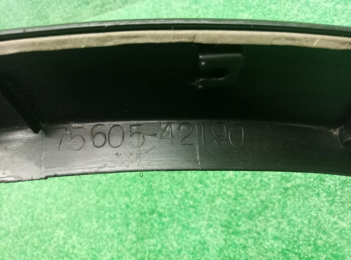 Накладка заднего крыла правого Toyota RAV 4  (CA40) 2012-2015 7560542190 на Toyota RAV 4  (CA40)