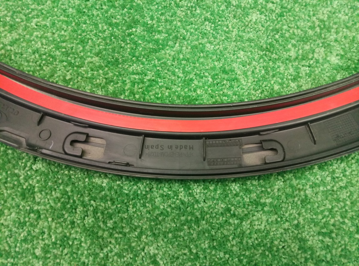 Накладка заднего крыла правого Audi Q3  2011-2014 8U0853818 на Audi Q3 