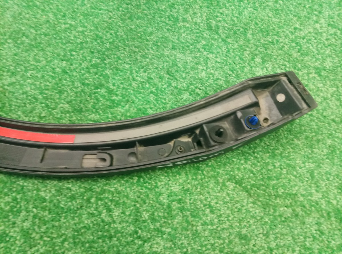 Накладка заднего крыла правого Audi Q3  2011-2014 8U0853818 на Audi Q3 
