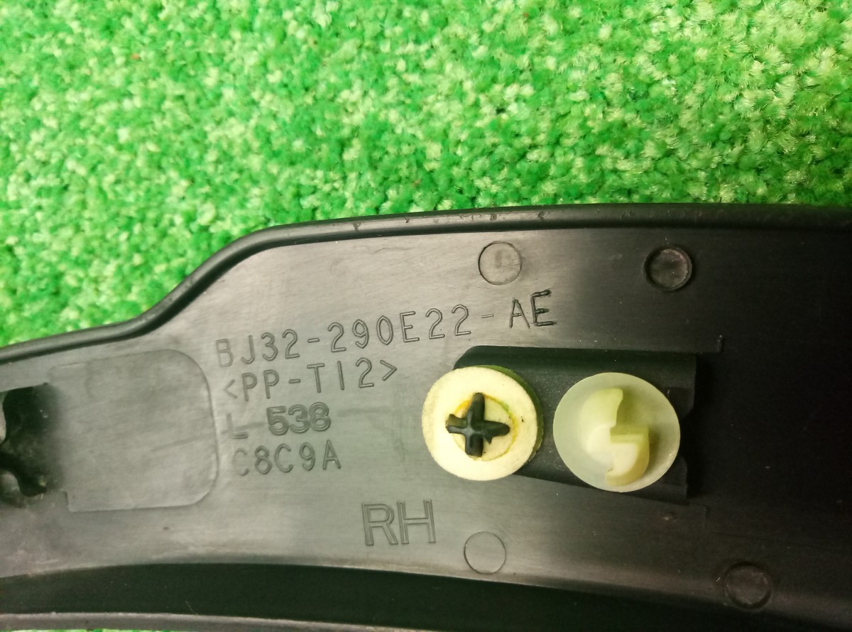 Накладка заднего крыла правого Land Rover Range Rover Evoque  2011-2015  BJ32290E22AE  на Land Rover Range Rover Evoque 