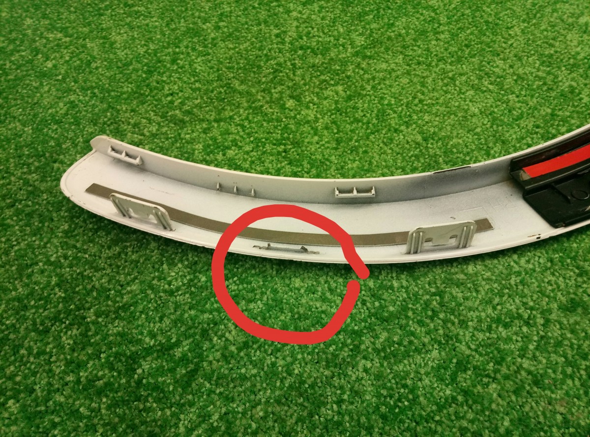 Накладка заднего крыла правого Audi Q3  2011-2014 8U0853818 на Audi Q3 